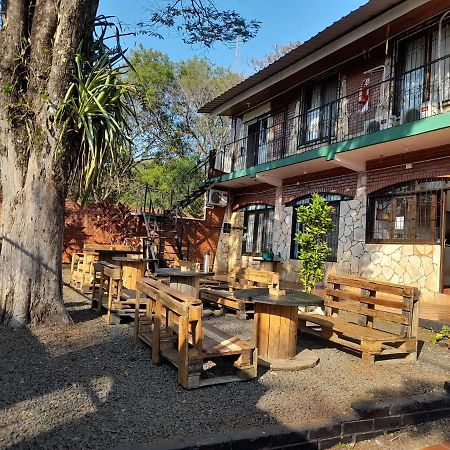 Eco Hostel Iguazu ปูแอร์โตอีกวาซู ภายนอก รูปภาพ
