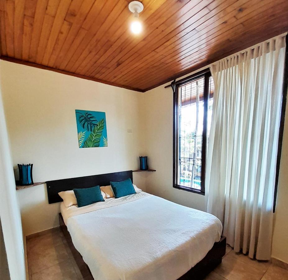 Eco Hostel Iguazu ปูแอร์โตอีกวาซู ภายนอก รูปภาพ