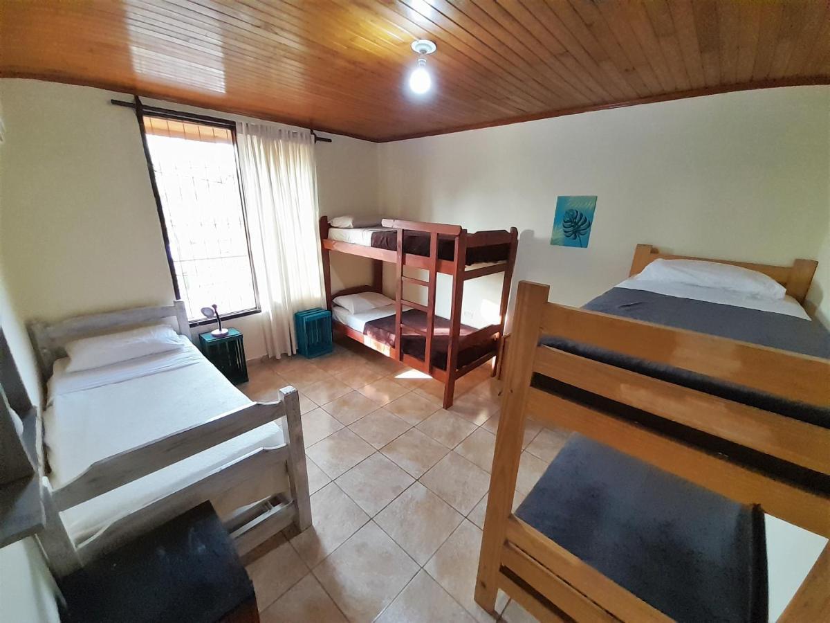 Eco Hostel Iguazu ปูแอร์โตอีกวาซู ภายนอก รูปภาพ