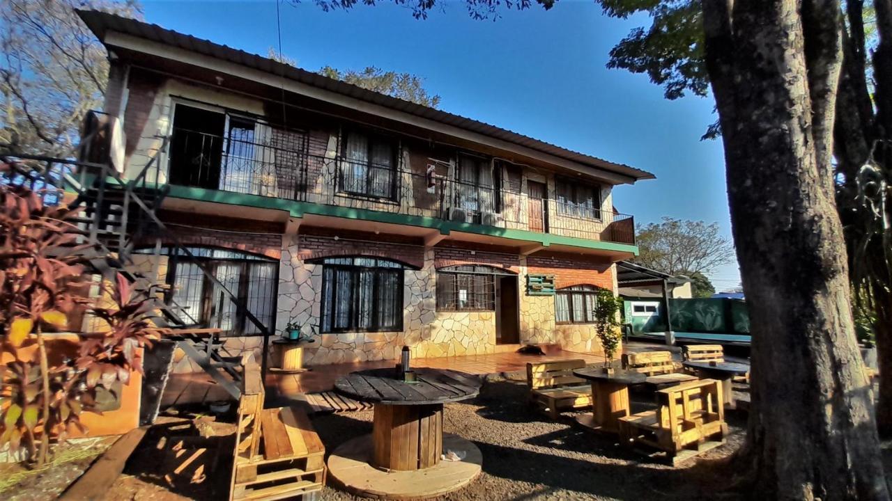 Eco Hostel Iguazu ปูแอร์โตอีกวาซู ภายนอก รูปภาพ